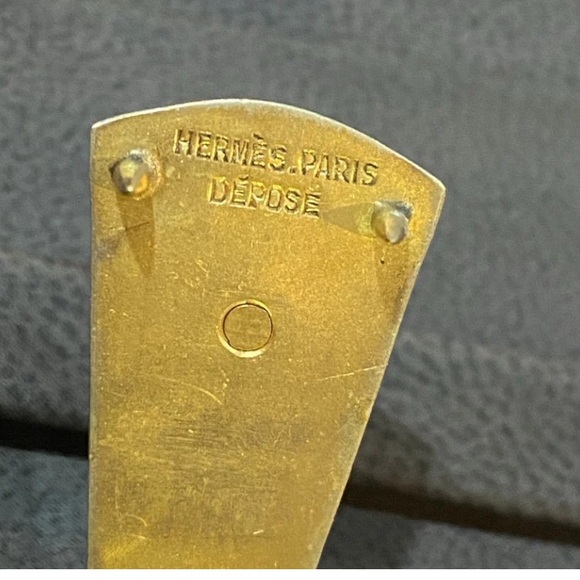 Vintage Hermes Depose Starburst Fur Clip. Marked. Has replacement Hermes box. - Picture 4 of 7